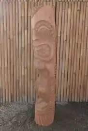 Artikelbild 3 des Artikels “Tiki-Statue im polynesischen Stil. Aus Kokosnusspalme 150cm. Ø ca. 18-28cm. Modell 4 - kompletter Körper 150 cm“